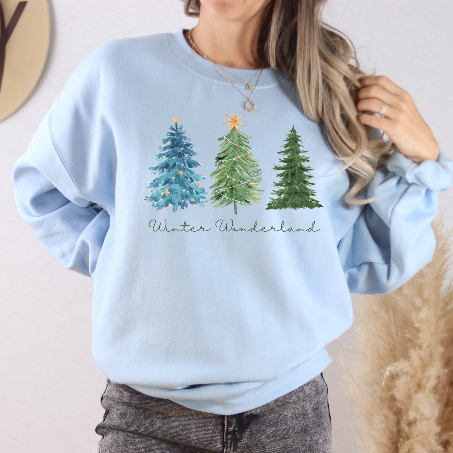 Winter Wonderland Christmas Sweatshirt – Cozy Snowflake Crewneck Pullover