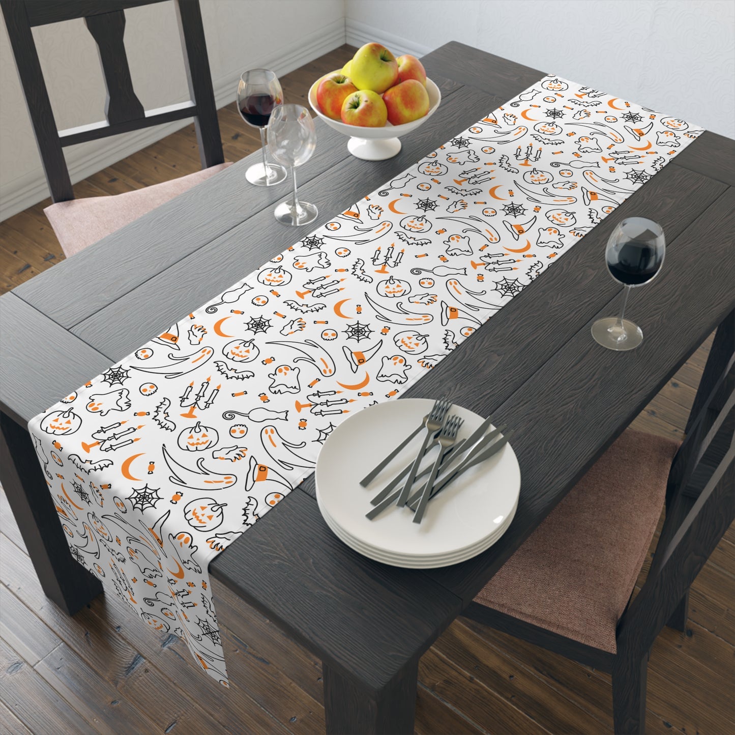 Halloween Icons Pattern Table Runner – Playful Pumpkins, Ghosts & Bats Decor
