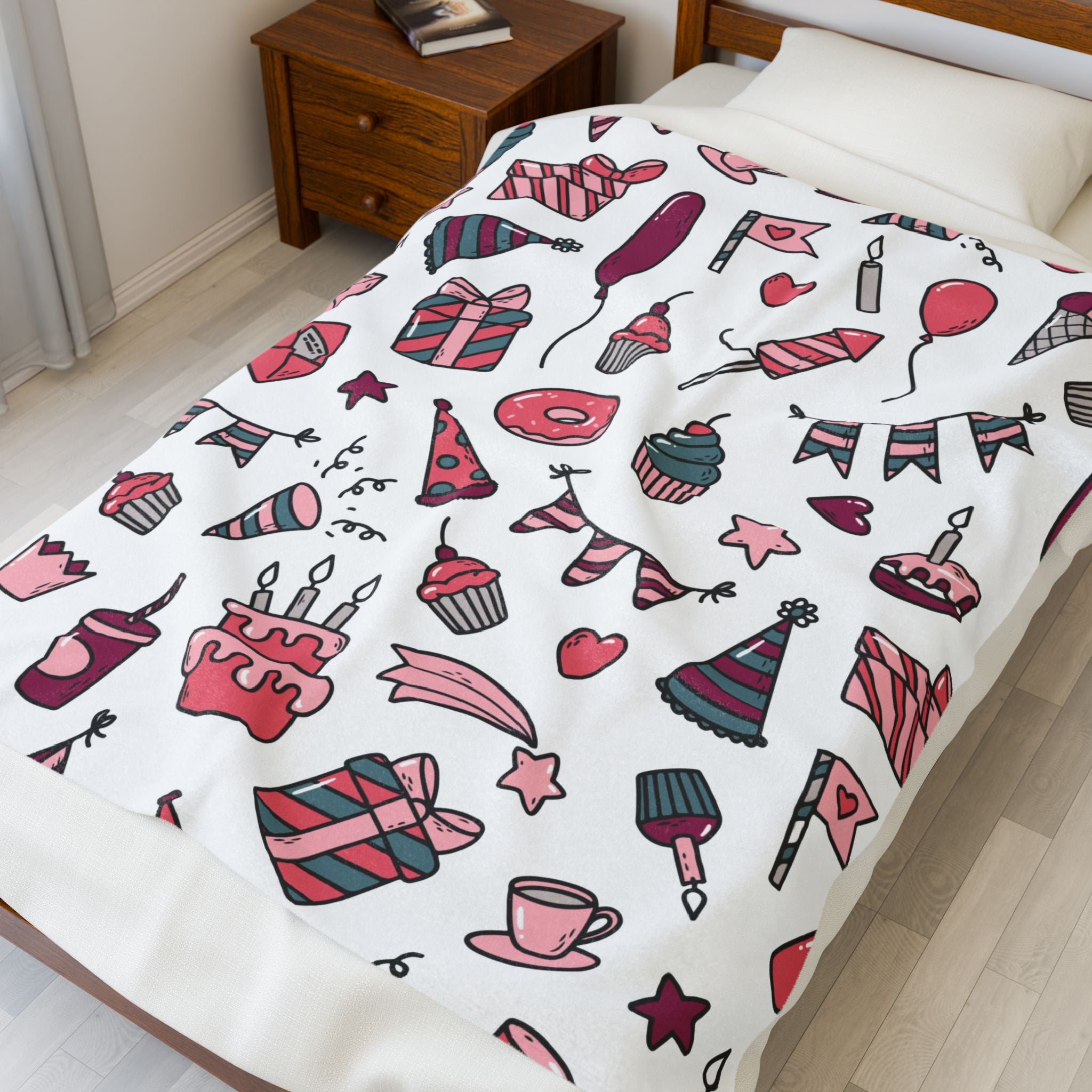 Birthday Party Velveteen Plush BlanketBirthday Party Velveteen Plush Blanket – Cupcakes, Gifts & Confetti Pattern Throw