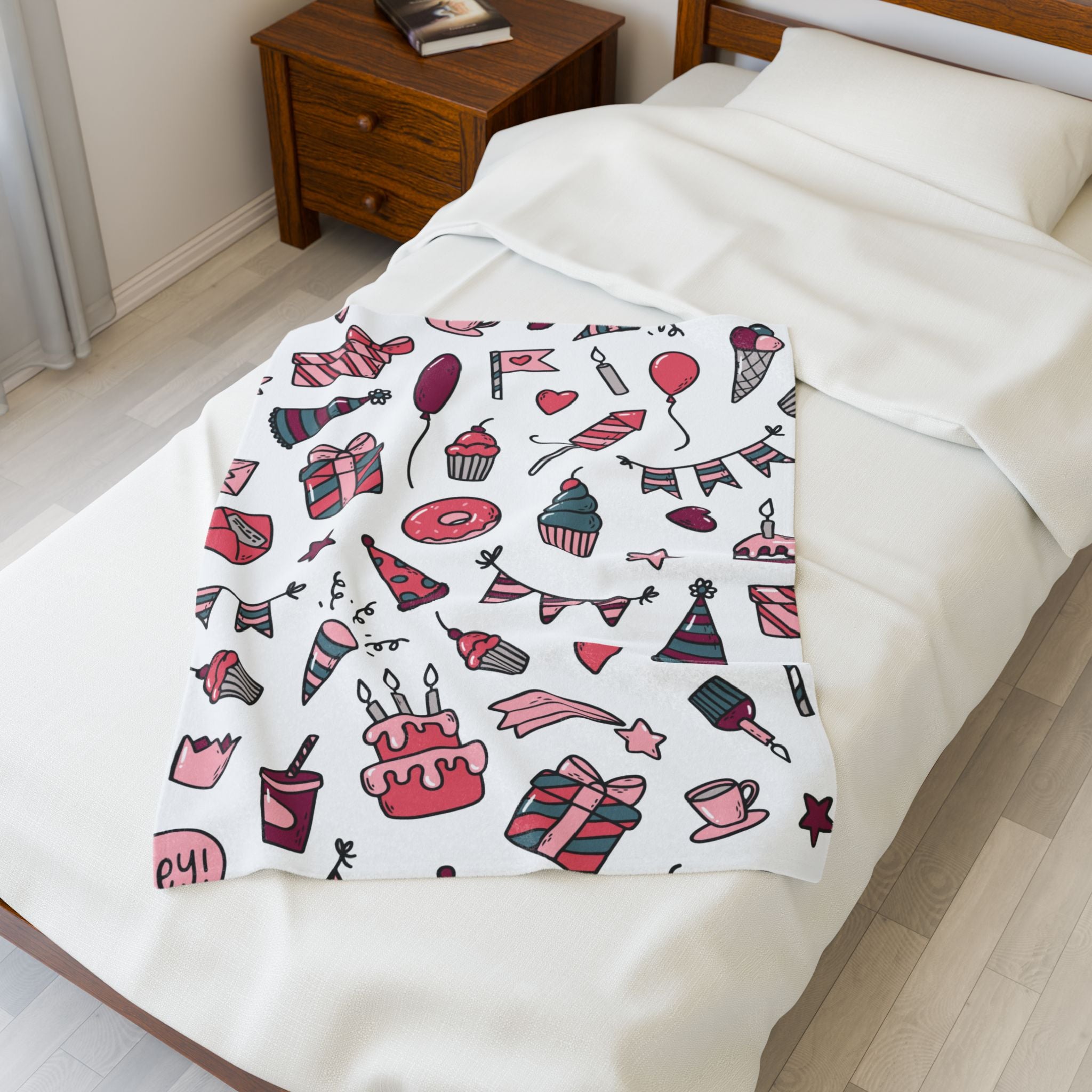 Birthday Party Velveteen Plush BlanketBirthday Party Velveteen Plush Blanket – Cupcakes, Gifts & Confetti Pattern Throw