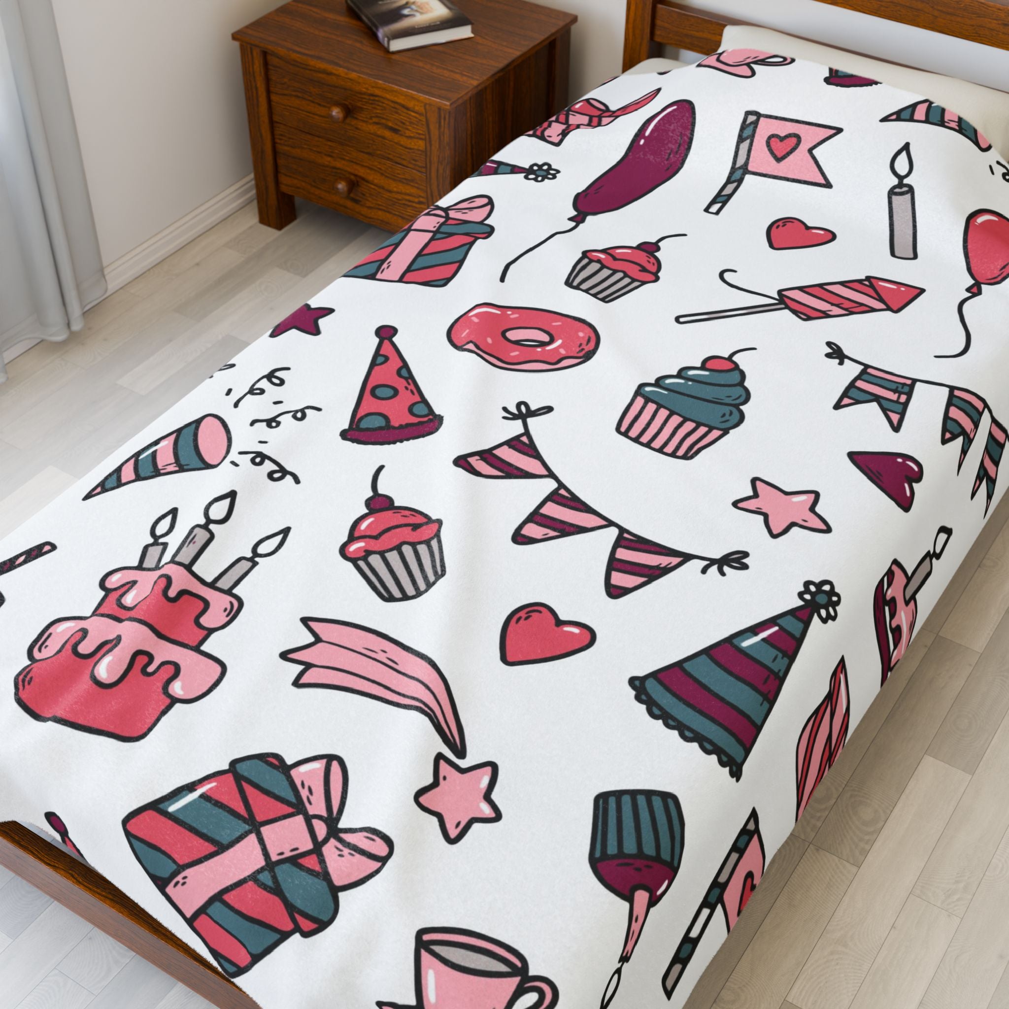 Birthday Party Velveteen Plush BlanketBirthday Party Velveteen Plush Blanket – Cupcakes, Gifts & Confetti Pattern Throw
