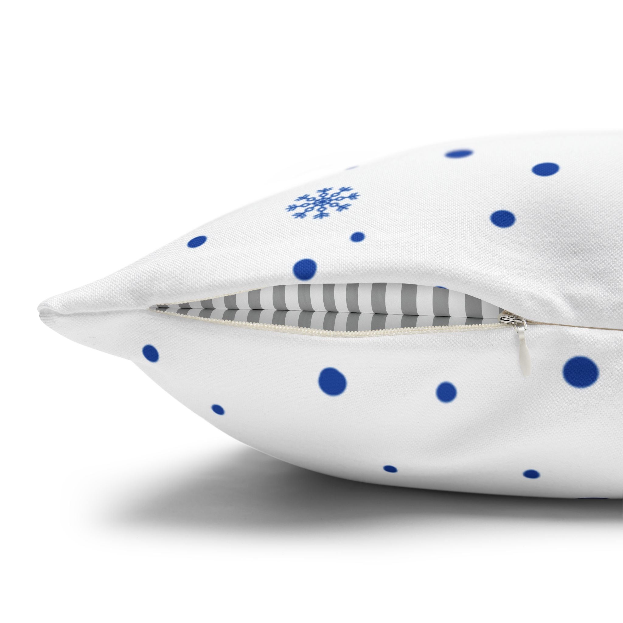 Winter Snowflake Pillow Set – Cozy White Decorative Pillows for Seasonal Decor
