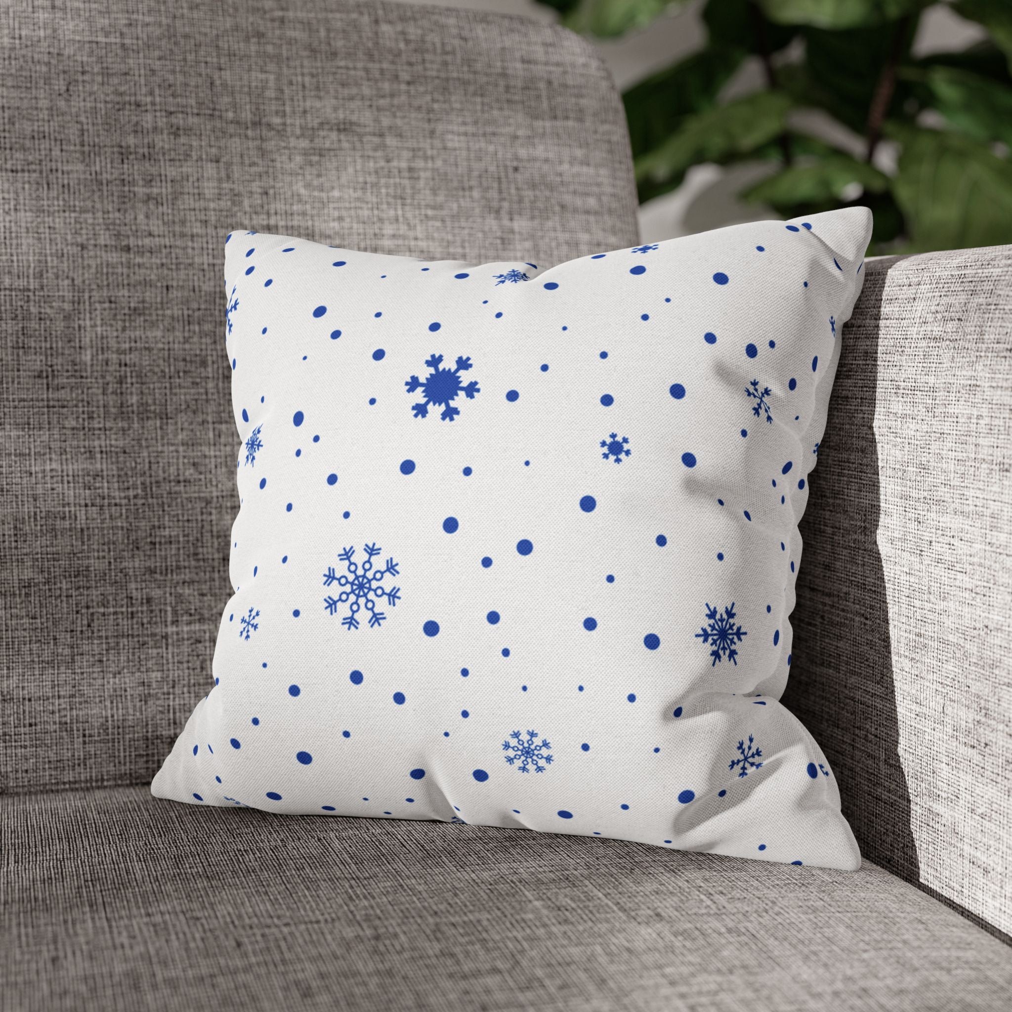 Winter Snowflake Pillow Set – Cozy White Decorative Pillows for Seasonal Decor