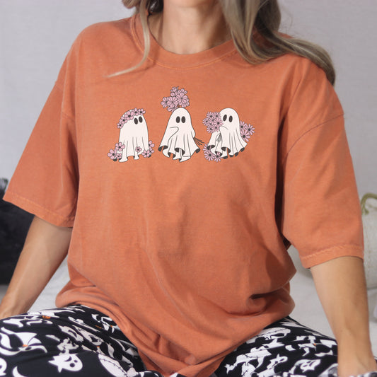 Floral Ghost Halloween T-Shirt – Cute Comfort Colors Fall Tee with Pink Flowers