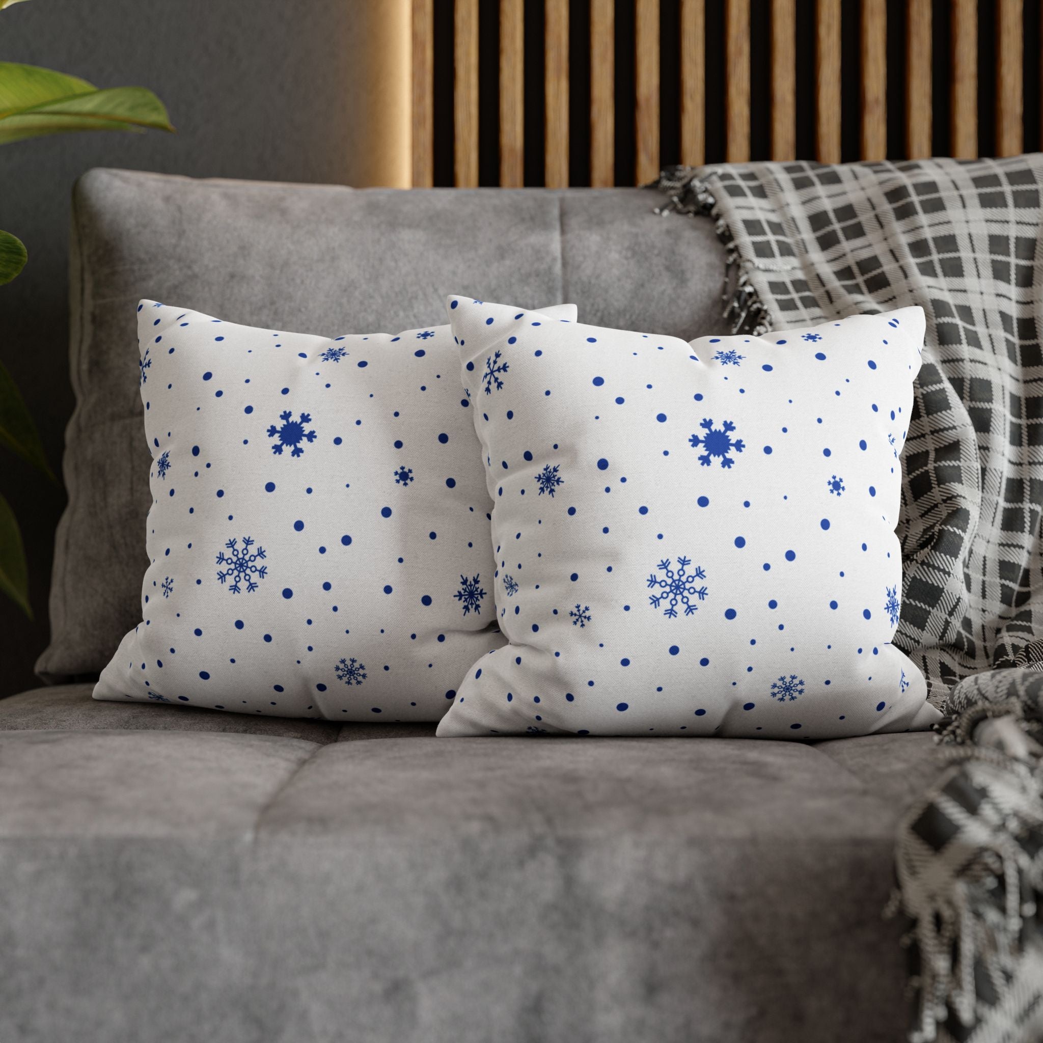 Winter Snowflake Pillow Set – Cozy White Decorative Pillows for Seasonal Decor