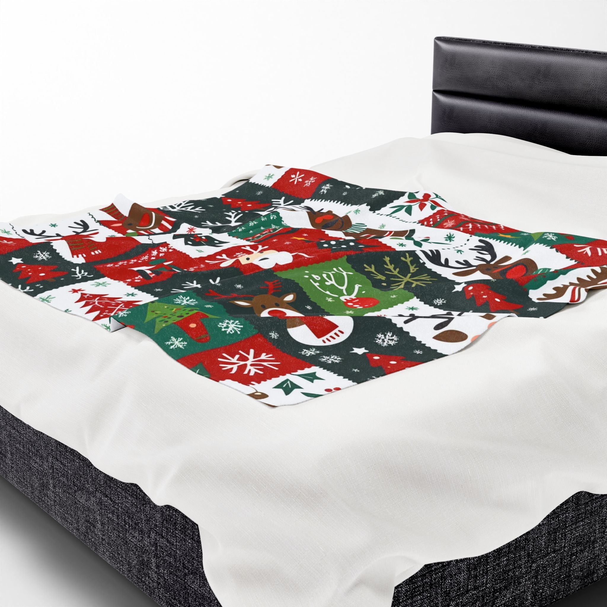 Patchwork Christmas Velveteen Plush Blanket – Reindeer, Trees & Snowflake Holiday Print