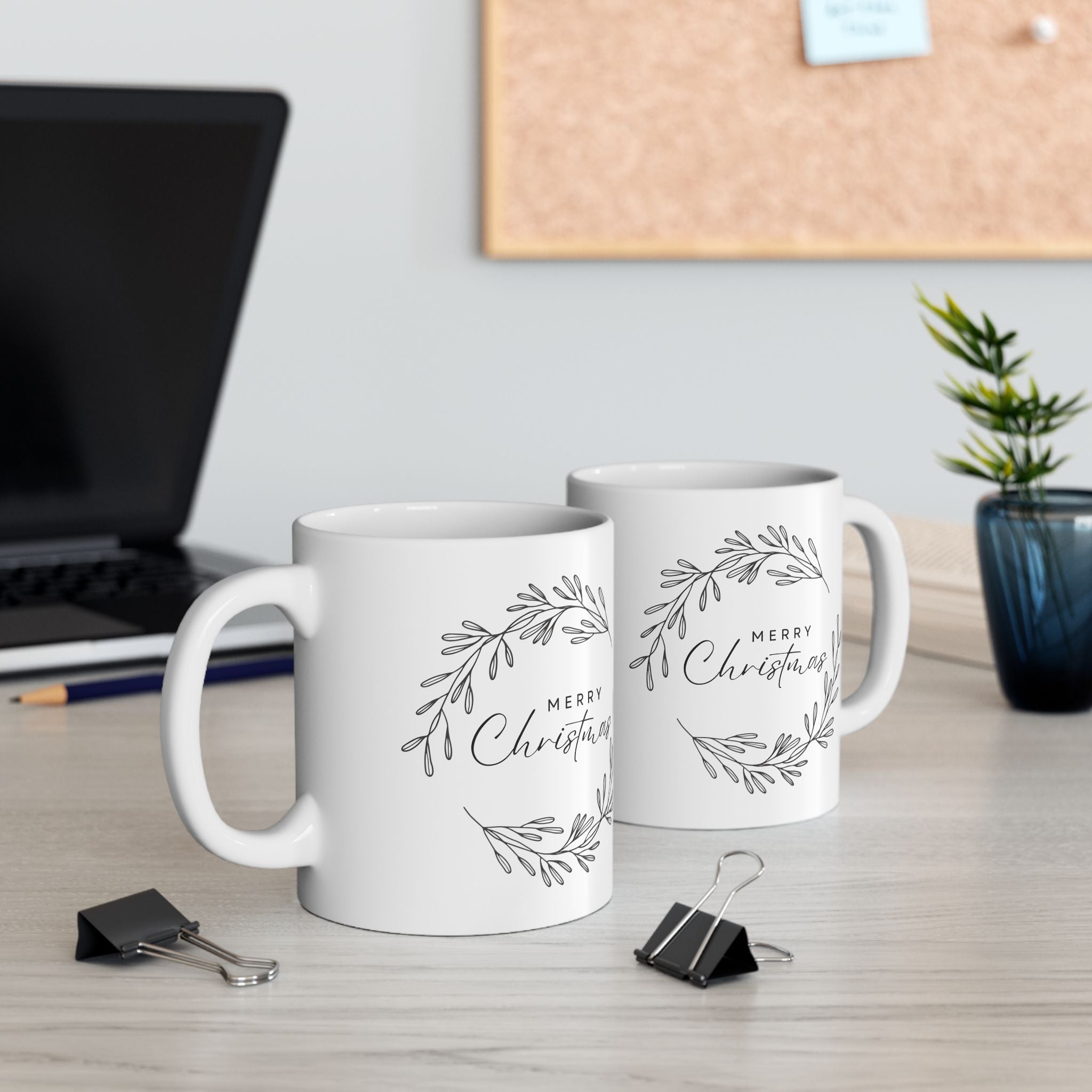 11oz Ceramic Coffee Mug with Black Wreath “MERRY Christmas” Design – Elegant Holiday Gift for Tea & Cocoa Lovers